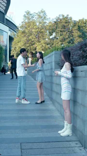 情侣吵架随便吃瓜被打,男方被打成“瓜农”